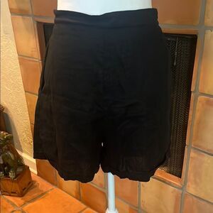 Valeria Label Black Linen Shorts, size 12